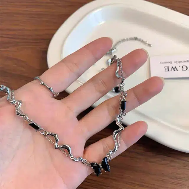 尚银福 双层蝴蝶 黑暗甜酷辣妹风简约小众高级感 波浪纹几何线条黑色双层叠戴锁骨链 合金 项链 女款