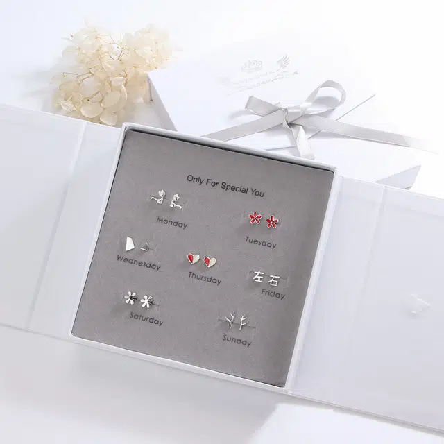 尚银福 一周七天耳饰 森系小清新小巧精致时尚简约气质 小猫樱花爱心鹿角左右文字几何小众设计七对套装 合金 耳钉 女款