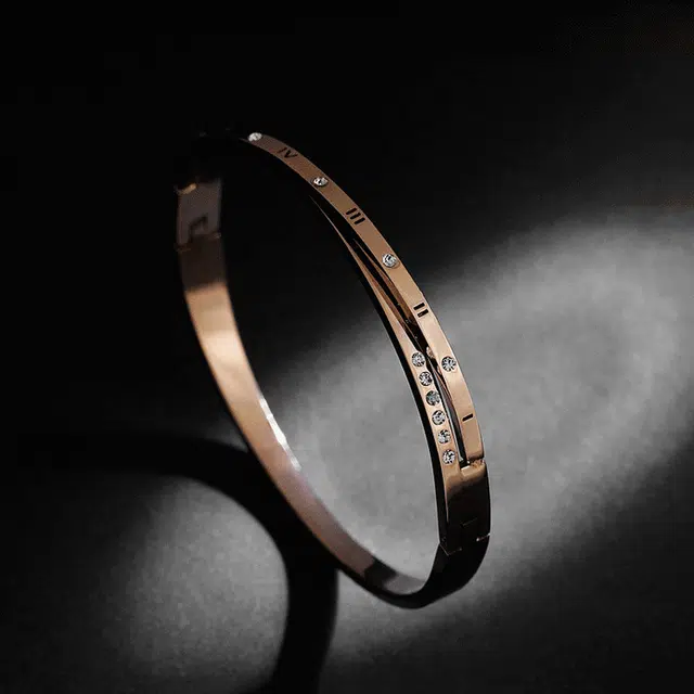 尚银福 罗马数字 轻奢气质简约小众设计高级感 光面立体交织罗马数字镂空圆环 好运 合金 手镯 女款