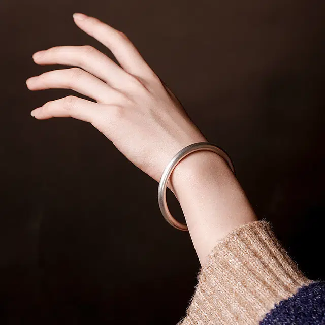 尚银福 古法素圈 冷淡风复古新中式简约小众高级感 闭口磨砂日常 合金 手镯 女款