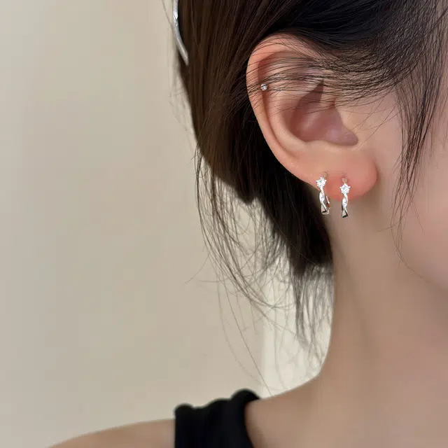 尚银福 莫比乌斯 冷淡风小众设计感 简约时尚潮流百搭几何镂空线条交织缠绕耳饰  合金 耳环 女款