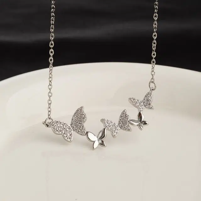 尚银福 翩翩蝴蝶  冷淡风小众设计感 森系甜美精致气质高级感蝴蝶效应 合金 项链 女款