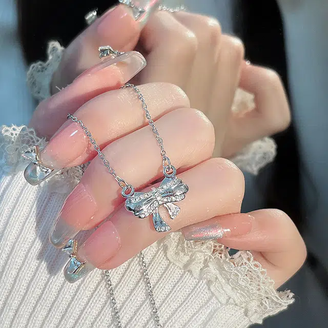 尚银福 在逃公主 日韩甜美少女风轻奢气质创意立体独特不对称蝴蝶结优雅唯美浪漫闪耀高级感锁骨链 合金 项链 女款