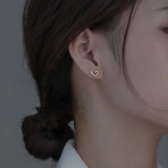 尚银福 镂空爱心 森系小清新时尚优雅气质百搭 轻奢高级感小众设计线条心形耳饰 合金 耳钉 女款