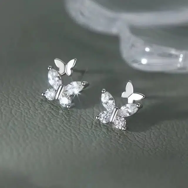 尚银福 经典闪耀翩翩蝶舞 小巧精致轻奢高级感时尚优雅气质 甜美可爱公主风森系小清新简约小众设计通勤百搭 合金 耳钉 女款