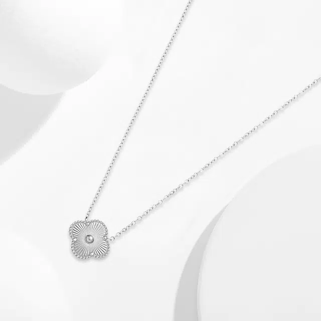 尚银福 幸运四叶草 森系小清新 优雅气质轻奢高级感 甜美少女心冷淡风 小众设计 钛钢 项链 女款