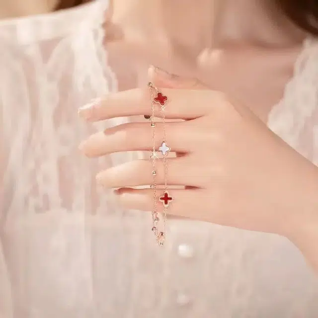 尚银福 甜美可爱浪漫四叶草 小众创意设计时尚气质优雅温柔轻奢高级感 幸运公主风街头日常通勤百搭好运五花手饰 合金 手链 女款