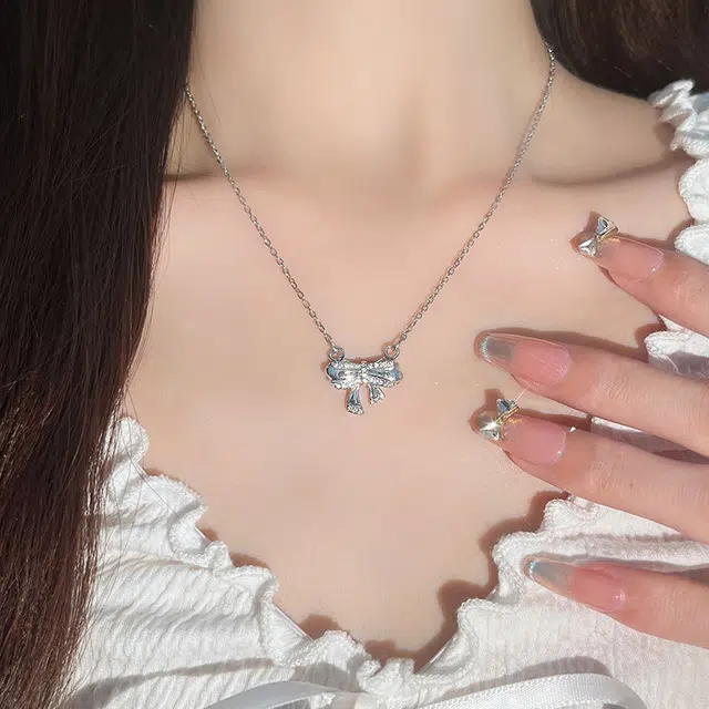 尚银福 在逃公主 日韩甜美少女风轻奢气质创意立体独特不对称蝴蝶结优雅唯美浪漫闪耀高级感锁骨链 合金 项链 女款