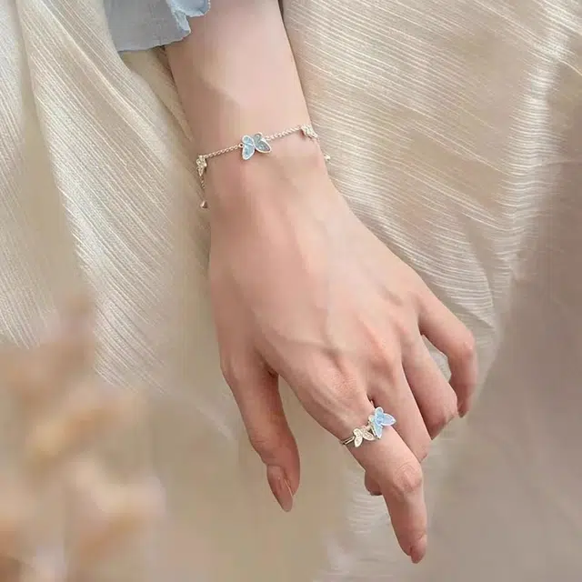 尚银福 冰蓝蝴蝶系列 效应 精致森系甜美小清新轻奢简约高级感 气质清冷感优雅闪耀蓝色系锁骨链#好运 合金 项链 女款