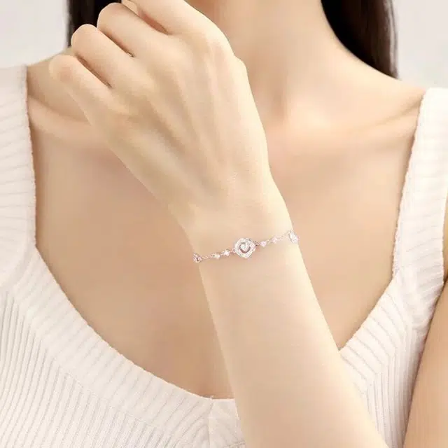 尚银福 跳动三秒心动 轻奢小众莫比乌斯环设计爱意高级感日常通勤百搭浪漫精致温柔优雅气质可调节手饰 合金 手链 女款