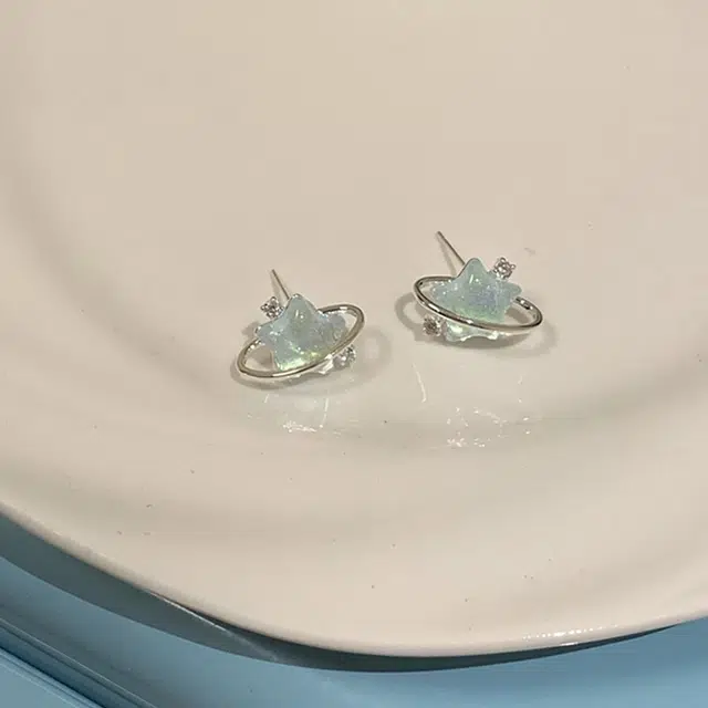 尚银福 星球环绕 浅蓝色星星甜美百搭小众设计感高级气质精致学院风耳饰 合金 耳钉 女款