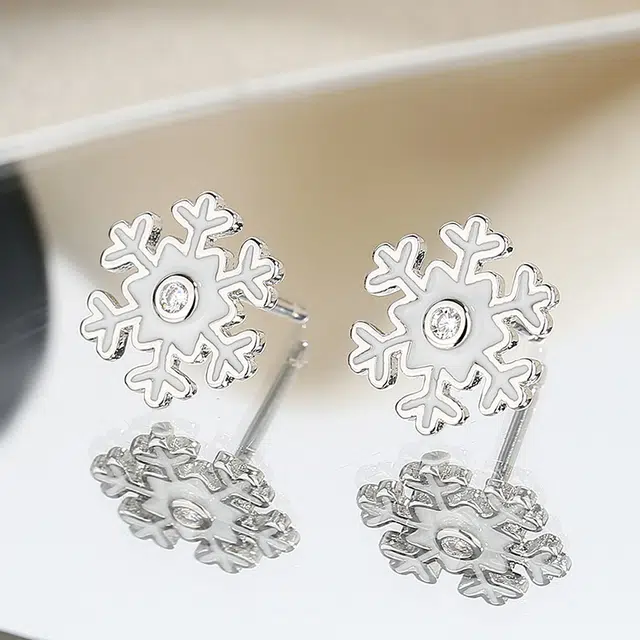 尚银福 圣诞雪花 森系小清新 优雅气质小巧精致 高级感 甜美少女心 复古小众设计 耳饰品 合金 耳钉 女款