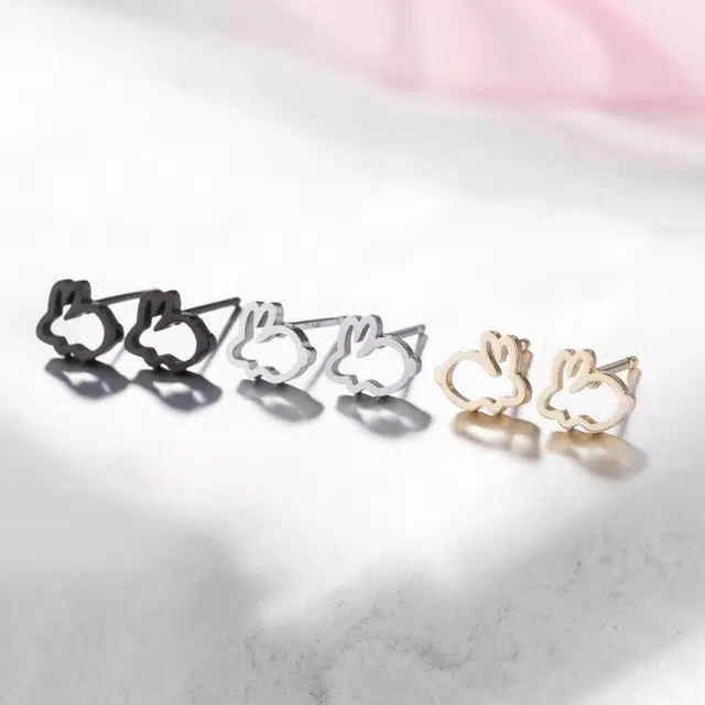 尚银福 萌趣兔子 日韩甜美少女心可爱简约灵动镂空迷你卡通小兔子时尚精致日常休闲百搭小众设计感耳饰 合金 耳钉 女款