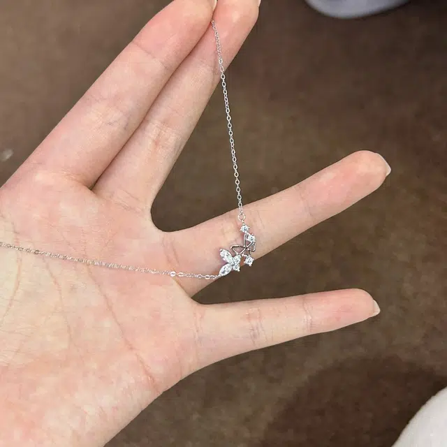 尚银福 满星蝶舞 优雅气质甜妹精致光面镂空闪耀蝴蝶不对称双子蝶星冷淡风百搭小清新高级感锁骨链 合金 项链 女款
