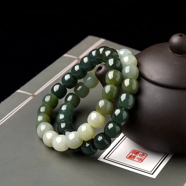灵菲 青海料昆仑玉 新中式渐变 妈妈生日闺蜜礼物 送礼 礼盒 素圈单圈桶珠老型珠手饰 和田玉 和田玉手串 女款 青白玉 家人节日