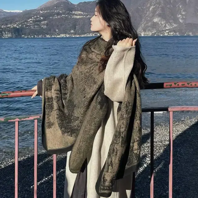 纳兰杜 高级感时尚小众潮流保暖氛围感穿搭 涤纶 披肩 女款 黑棕色/橙蓝色/黑灰色