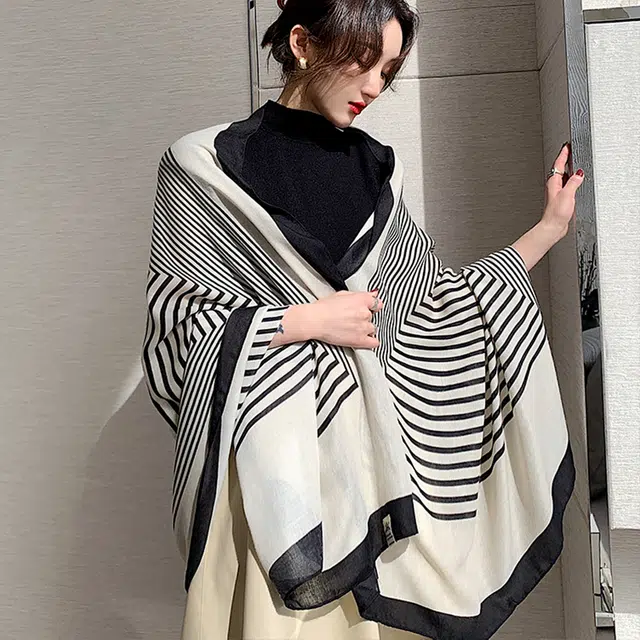 纳兰杜 条纹小众设计感百搭春季薄款韩版穿搭时尚 披肩 女款