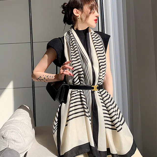 纳兰杜 条纹小众设计感百搭春季薄款韩版穿搭时尚 披肩 女款
