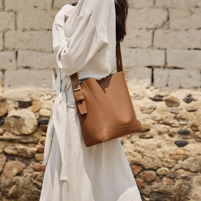 纳兰杜 时尚高级感通勤潮流百搭休闲高颜值实用品牌小众水桶包斜挎包 牛皮 单肩包 常规 女款 多色