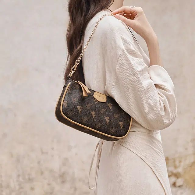 纳兰杜 麋鹿系列 品牌小众复古时尚高级质感麻将包高颜值满印撞色链条设计百搭 合成革 腋下包单肩斜挎包 小号 女款 咖色