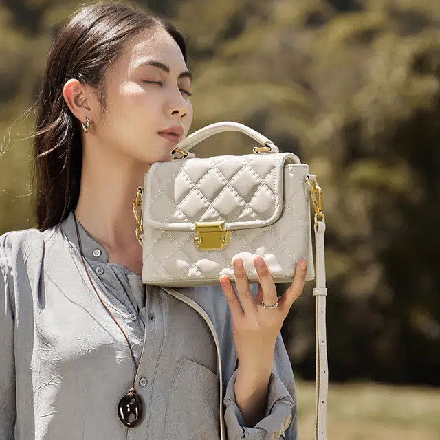 纳兰杜 小香风菱格时尚百搭精致优雅大方通勤 牛皮拼合成革 单肩斜挎手提包 中号 女款 米白色/子夜黑