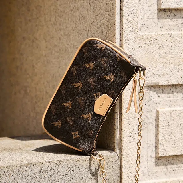 纳兰杜 麋鹿系列 品牌小众复古时尚高级质感麻将包高颜值满印撞色链条设计百搭 合成革 腋下包单肩斜挎包 小号 女款 咖色