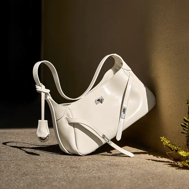 纳兰杜 慵懒松弛感通勤时尚潮流百搭高级感 牛皮拼合成革 腋下单肩包 女款 米白色/黑色