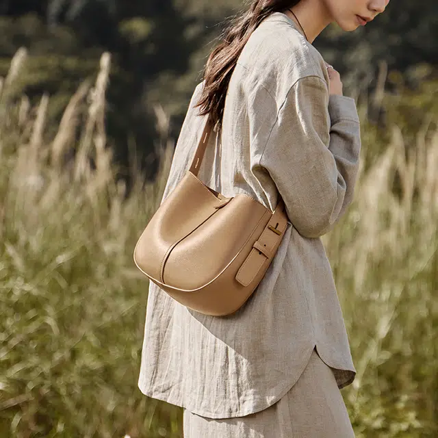 纳兰杜 高级感气质简约 牛皮拼合成革 单肩包 中号 女款 杏色