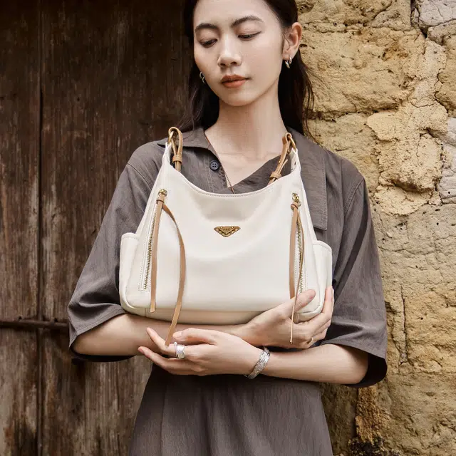 纳兰杜 高级感时尚潮流百搭 牛皮 单肩包 大号 女款 米白拼杏色