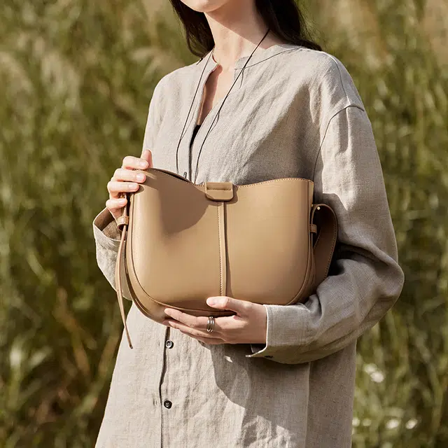 纳兰杜 高级感气质简约 牛皮拼合成革 单肩包 中号 女款 杏色