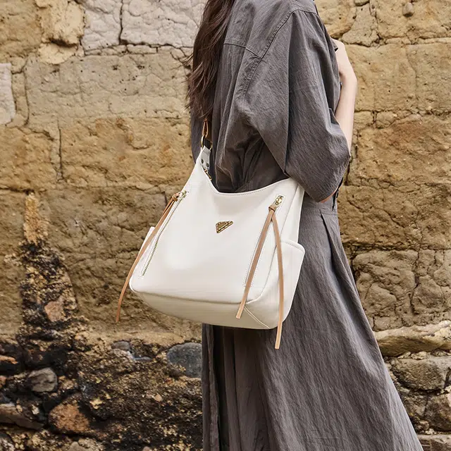 纳兰杜 高级感时尚潮流百搭 牛皮 单肩包 大号 女款 米白拼杏色