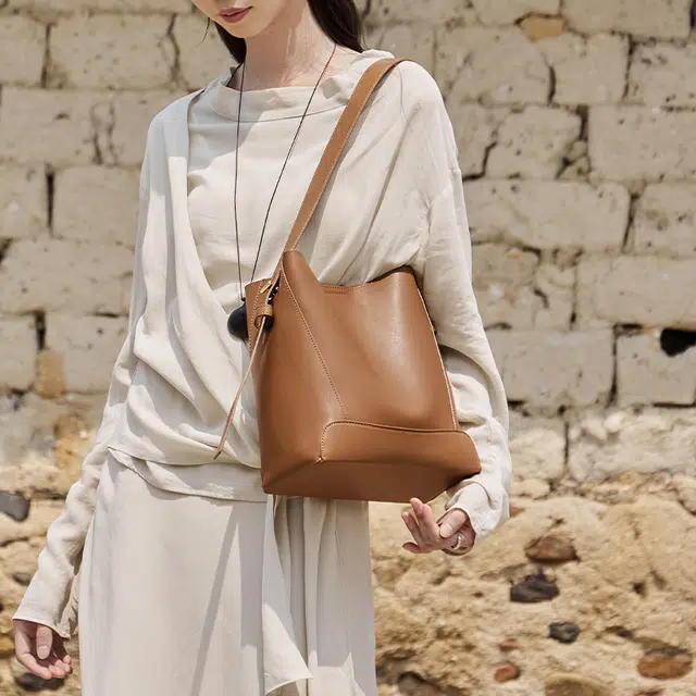 纳兰杜 时尚高级感通勤潮流百搭休闲高颜值实用品牌小众水桶包斜挎包 牛皮 单肩包 常规 女款 多色