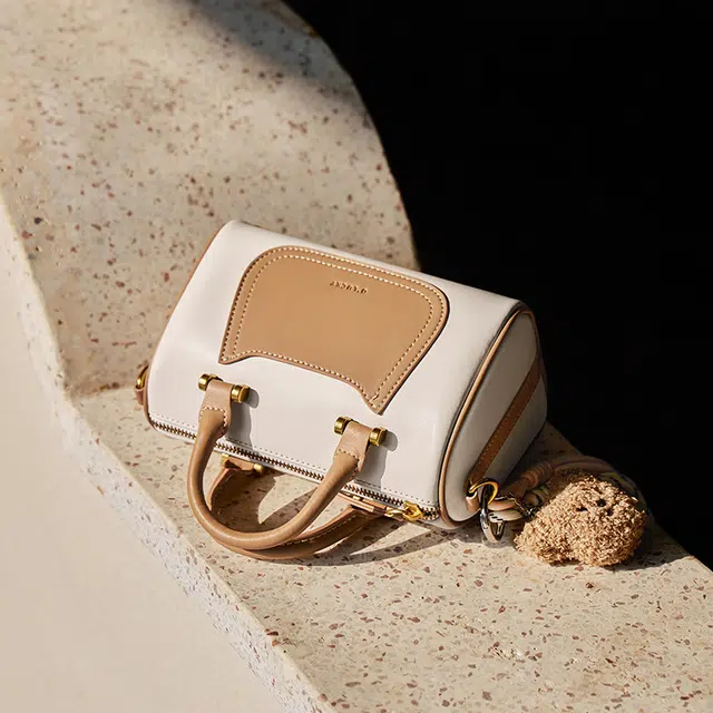 纳兰杜 上班通勤洋气高级感保龄球波士顿包 牛皮 单肩斜挎手提包 小号 女款 米白拼杏/子夜黑