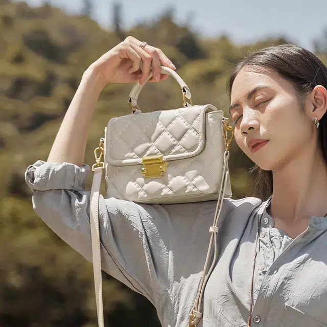 纳兰杜 小香风菱格时尚百搭精致优雅大方通勤 牛皮拼合成革 单肩斜挎手提包 中号 女款 米白色/子夜黑