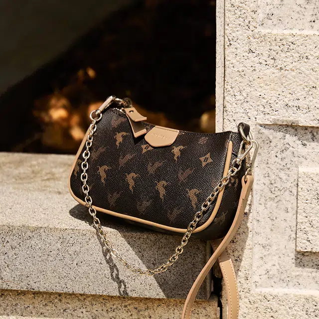 纳兰杜 麋鹿系列 品牌小众复古时尚高级质感麻将包高颜值满印撞色链条设计百搭 合成革 腋下包单肩斜挎包 小号 女款 咖色