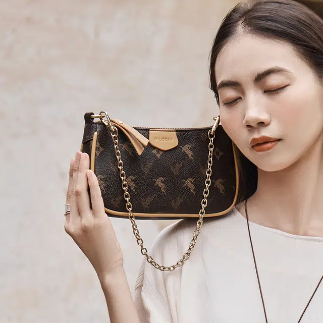 纳兰杜 麋鹿系列 品牌小众复古时尚高级质感麻将包高颜值满印撞色链条设计百搭 合成革 腋下包单肩斜挎包 小号 女款 咖色