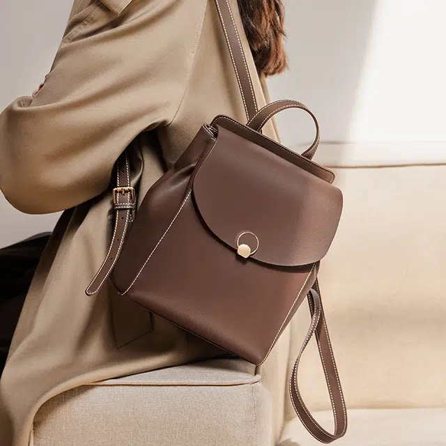 纳兰杜 大容量出行旅游高级感百搭高中生初中生轻便 牛皮拼合成革 背包双肩包 大号 女款 白拼咖色