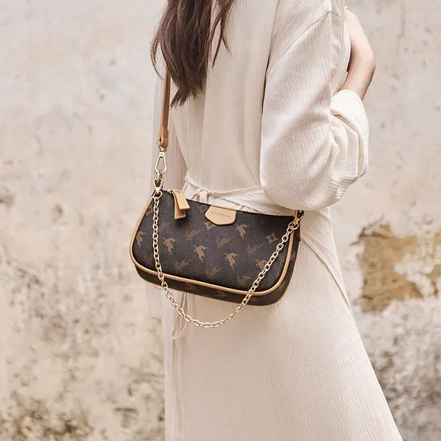 纳兰杜 麋鹿系列 品牌小众复古时尚高级质感麻将包高颜值满印撞色链条设计百搭 合成革 腋下包单肩斜挎包 小号 女款 咖色