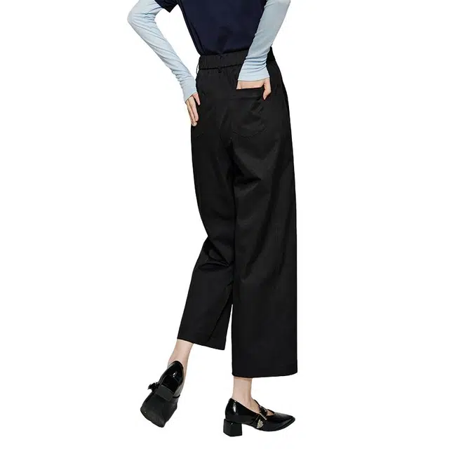 晚白 直筒版型微弹力有口袋高腰设计休闲裤 女款