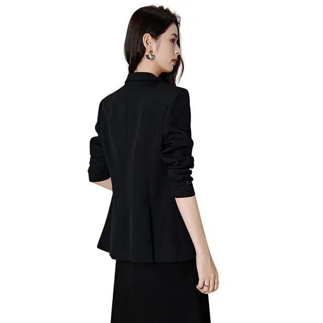 晚白 一粒扣设计版型挺括修身有里衬，西装 女款