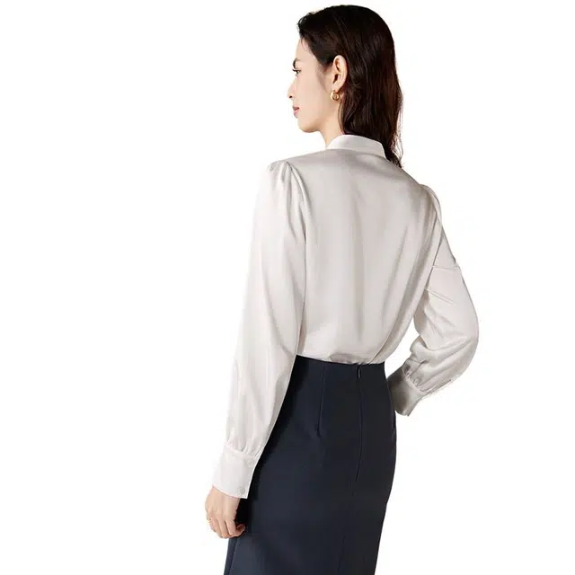 晚白 面料挺括饱满垂坠顺滑肩部收褶亲肤细腻衬衫 女款