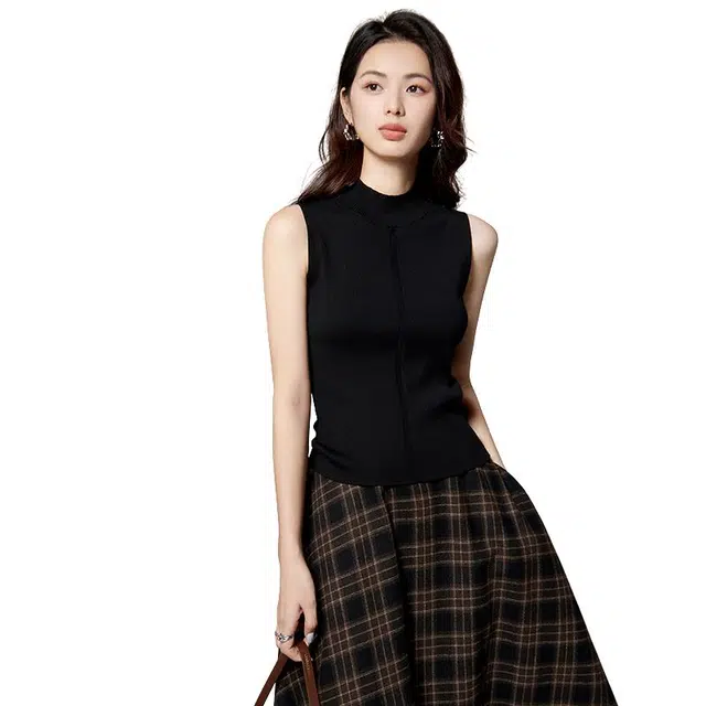 晚白 简约版型贴合身形无袖设计清凉透气针织背心 女款