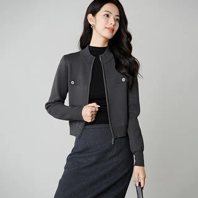 晚白 时尚简约气质上衣休闲百搭立领拉链针织衫 女款