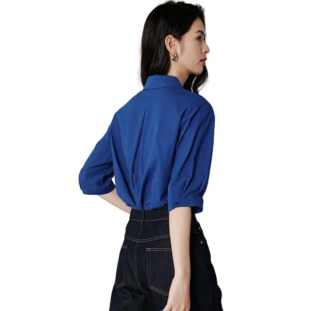 晚白 简约翻领排扣设计通勤减龄纯棉面料衬衫 女款