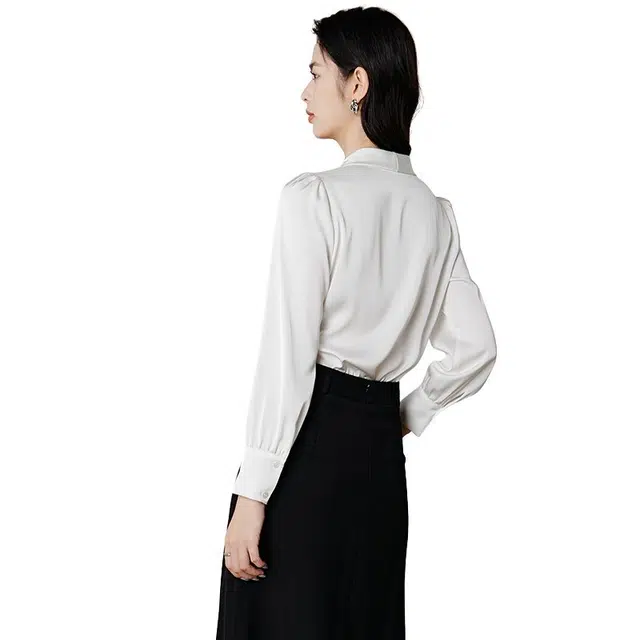 晚白 蝴蝶结系带领排扣设计垂坠顺滑亲肤减龄衬衫 女款