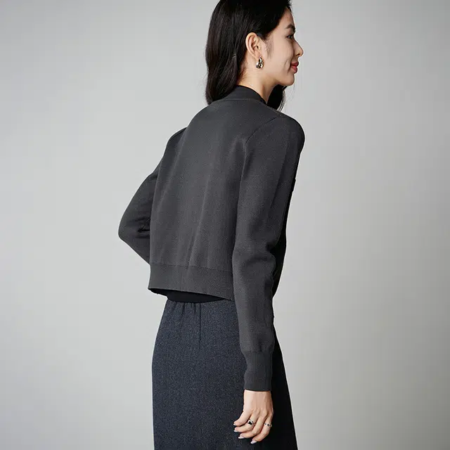 晚白 时尚简约气质上衣休闲百搭立领拉链针织衫 女款