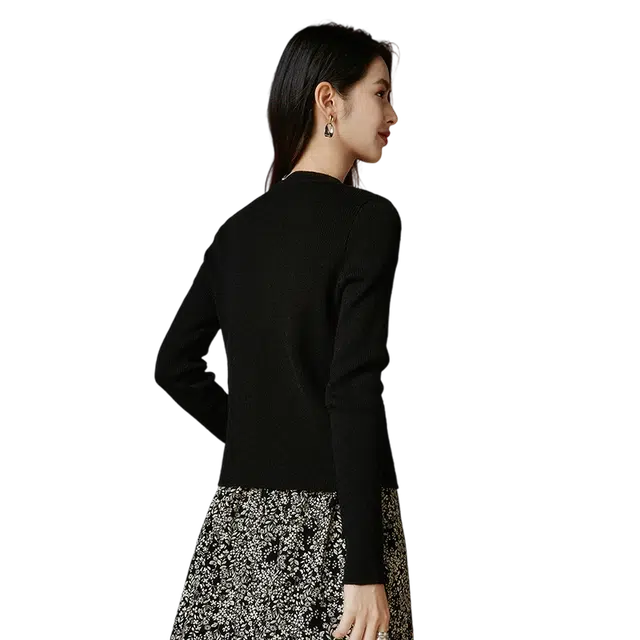 晚白 时尚简约气质上衣百搭显瘦韩版针织衫 女款