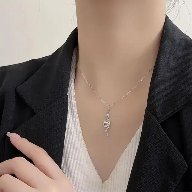 周喜福 灵蛇本命年 不规则极简小众设计 甜酷少女好运轻奢锁骨链 合金 项链 男女同款情侣款