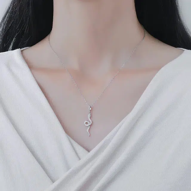 周喜福 灵蛇本命年 不规则极简小众设计 甜酷少女好运轻奢锁骨链 合金 项链 男女同款情侣款