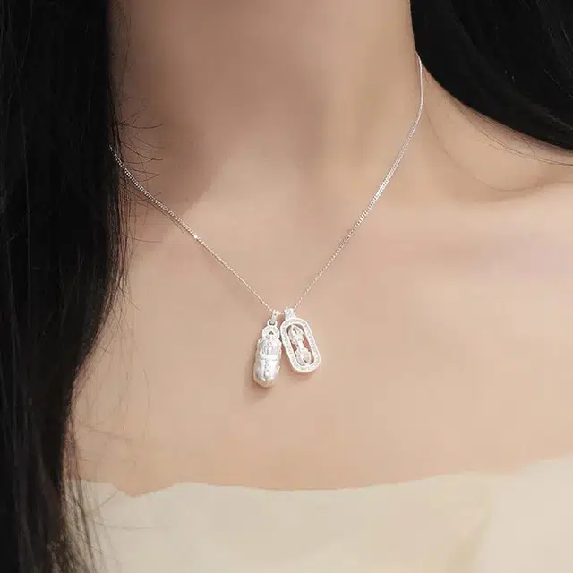 925